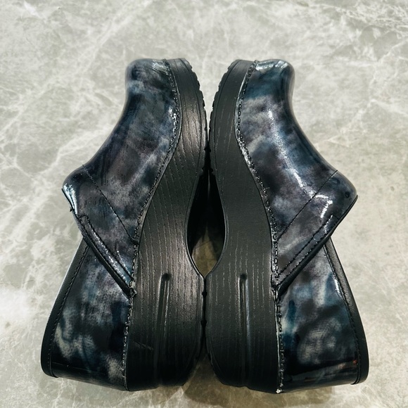 Dansko Titanic Marble Professional Clogs Patent Leather Women’s SZ 38 US 7.5-8 - Picture 3 of 6